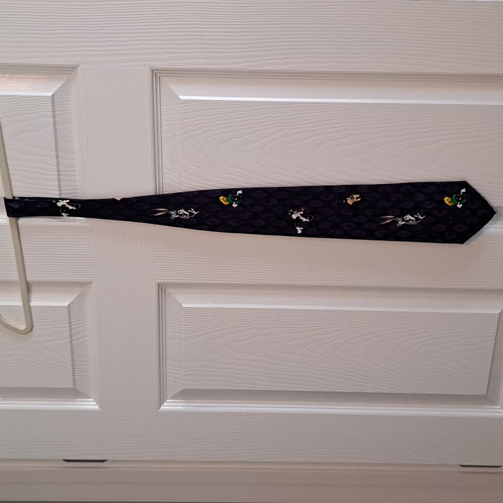 ⌛️ Looney Tunes Tie 3/2
